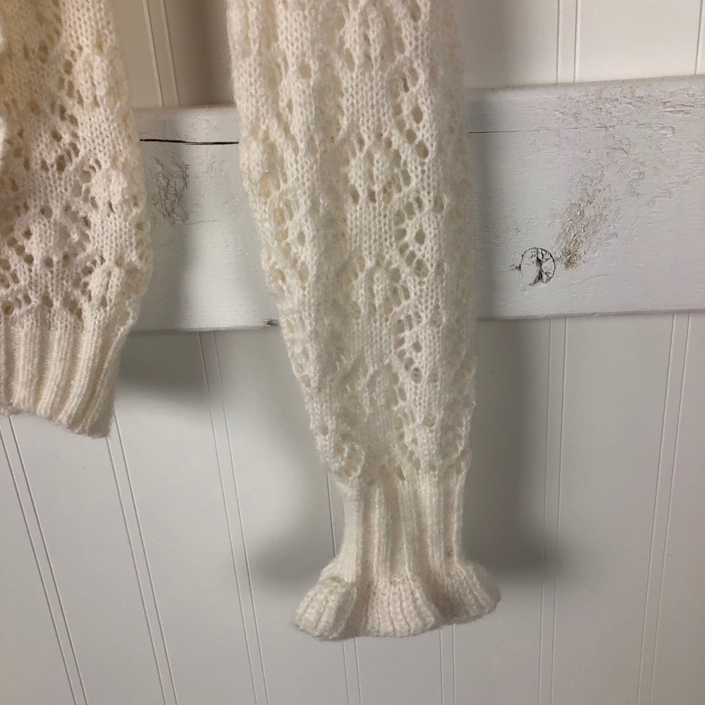 FOR LOVE & LEMONS Pearl V-Neck Cropped Sweater - Picture 4 of 9